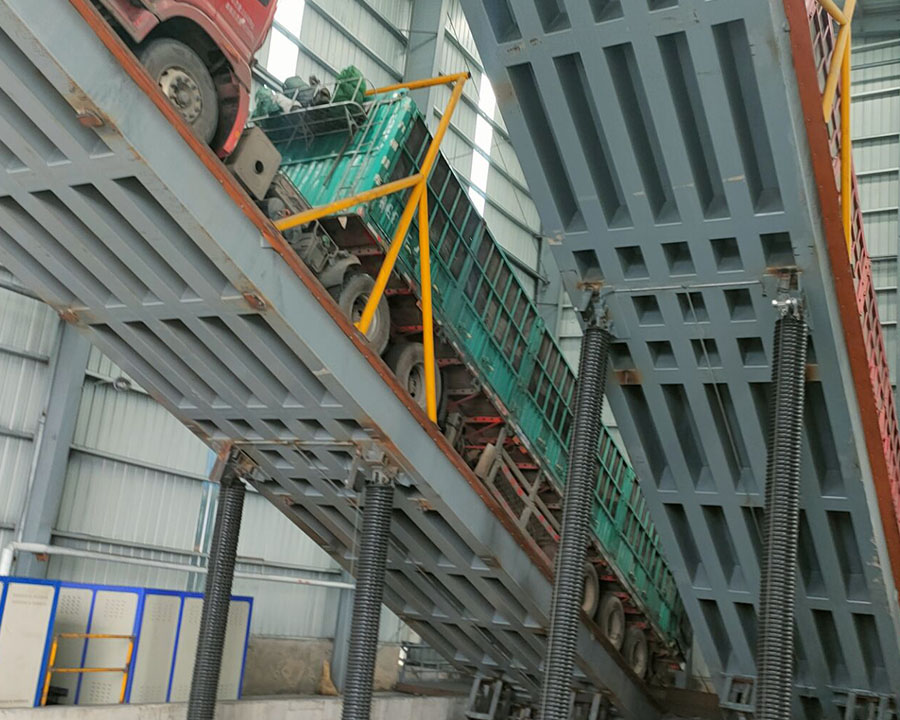 無(wú)基坑后翻卸車(chē)機(jī)