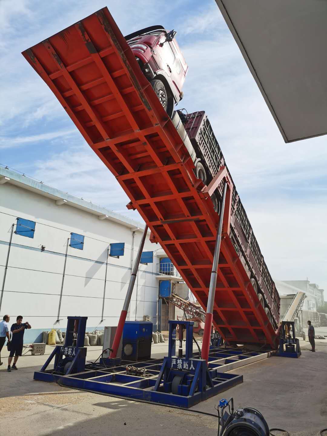 移動(dòng)式液壓卸車(chē)機(jī).jpg